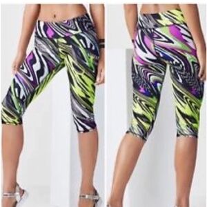 Fabletics Colorful Neon Salar Crop Knee Length Leggings / Yoga Pants Size Large